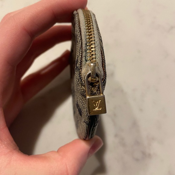 Authentic Louis Vuitton Round Coin Purse - Picture 4 of 8